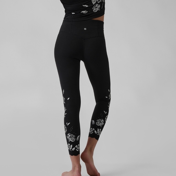 Athleta black floral Elation Eyelet 7/8 tights leggings, size XS - Picture 2 of 11